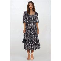 Besticktes Tiered-Maxikleid mit Herz-Ausschnitt