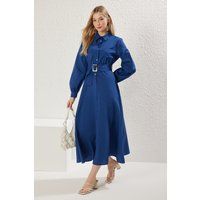 Elegantes Maxikleid mit Knopfleiste