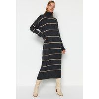 Gestreiftes Oversize-Strick-Maxikleid