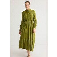 Langärmliges gestuftes Maxikleid