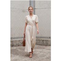 Texturiertes Wickel-Maxikleid mit Quastengürtel