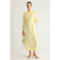 Elegantes Maxikleid mit Knopfleiste