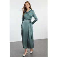Satin-Wickel-Maxikleid mit Kragen