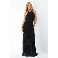Strukturiertes Halterneck-Maxikleid mit Stufen