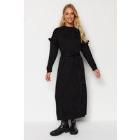 Geripptes Strickkleid mit Rüschen
