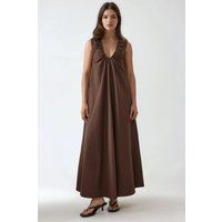 Trapez-Maxikleid mit gerafftem Ausschnitt