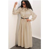 Punktiertes Maxikleid mit Schluppenkragen