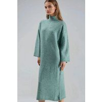 Geripptes Rollkragen-Strick-Maxikleid