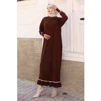 Gestricktes Maxikleid mit Volant