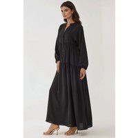 Strukturiertes Stufen-Maxikleid mit Knöpfen