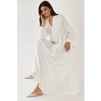 Gestuftes Maxikleid mit Knopfleiste