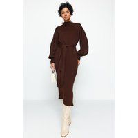 Strick-Maxikleid mit Gürtel
