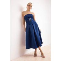 Trägerloses Midikleid mit Gürtel
