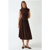 Hochgeschlossenes Midikleid mit Raffungen