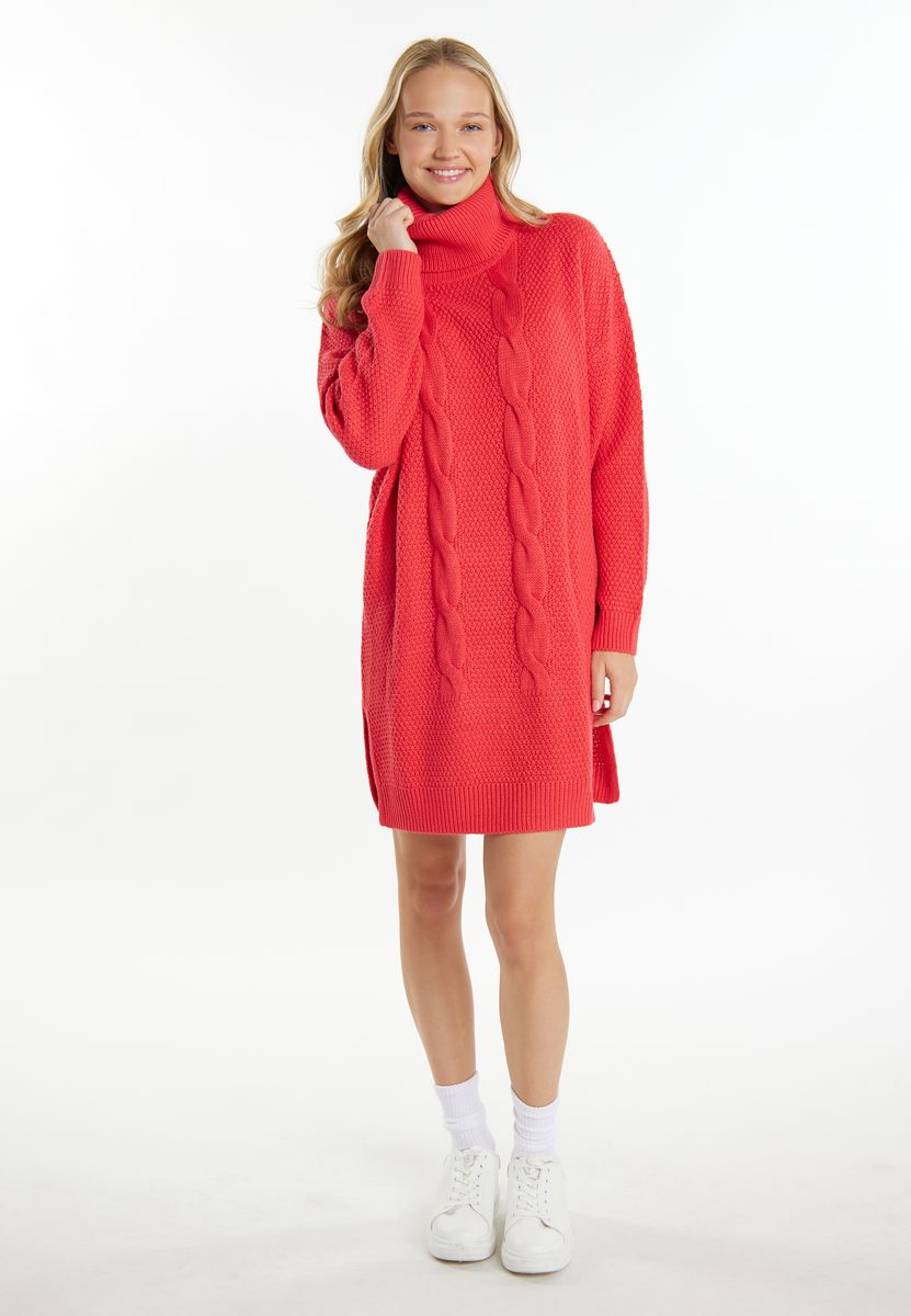 Grober Rollkragen-Strickkleid mit Zopfmuster
