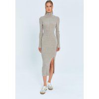 Geripptes Rollkragen-Midi-Strickkleid