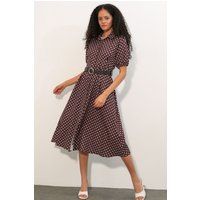 Gepunktetes Midi-Hemdkleid mit Gürtel