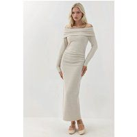 Texturiertes schulterfreies Strick-Midikleid