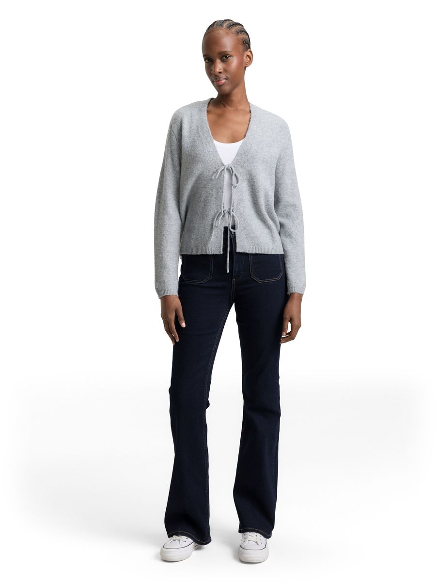 Schlagjeans mit hoher Taille und Taschen