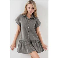 Kurzes Denim-Hemdkleid mit Rüschensaum