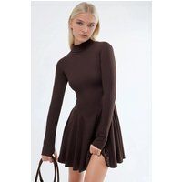 Mini-Rollkragenkleid mit Bahnenrock