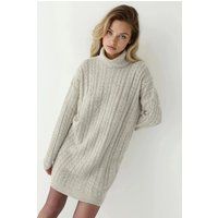 Gemütliches Strickkleid mit Rollkragen