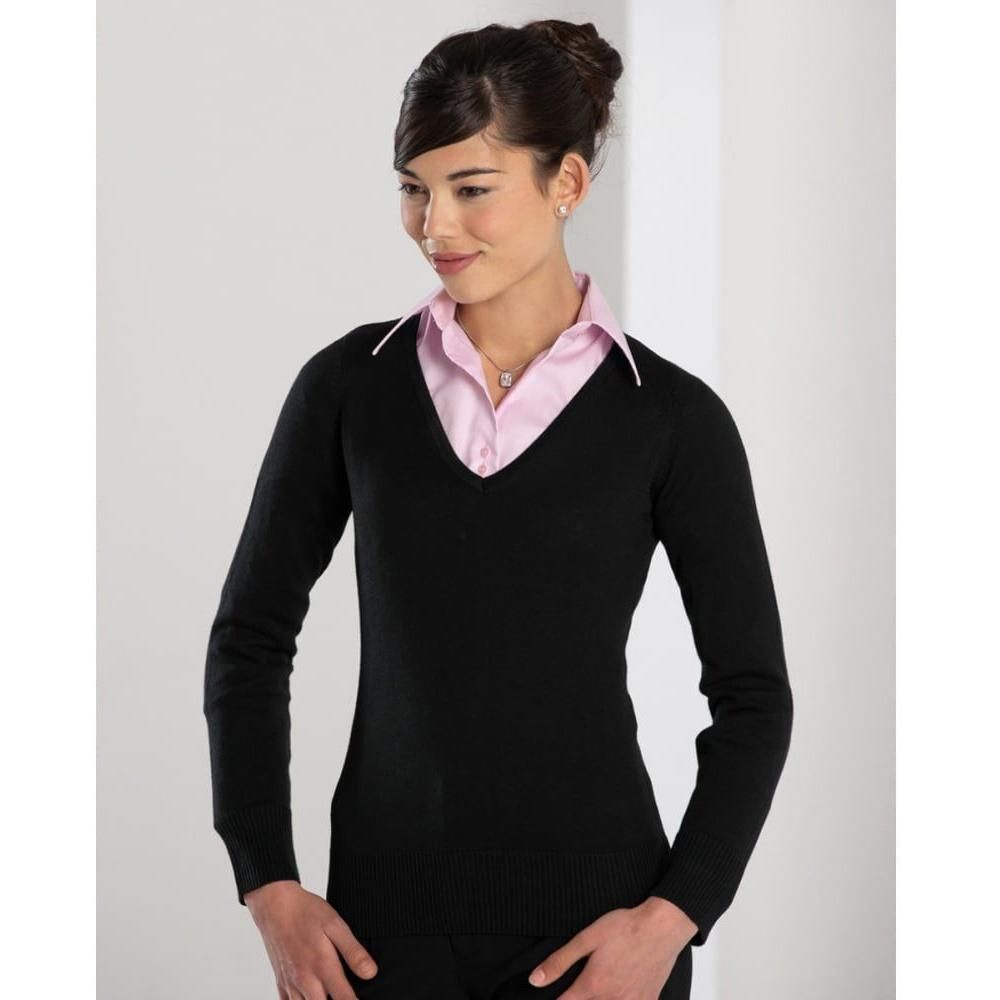 Klassischer Strickpullover mit V-Ausschnitt