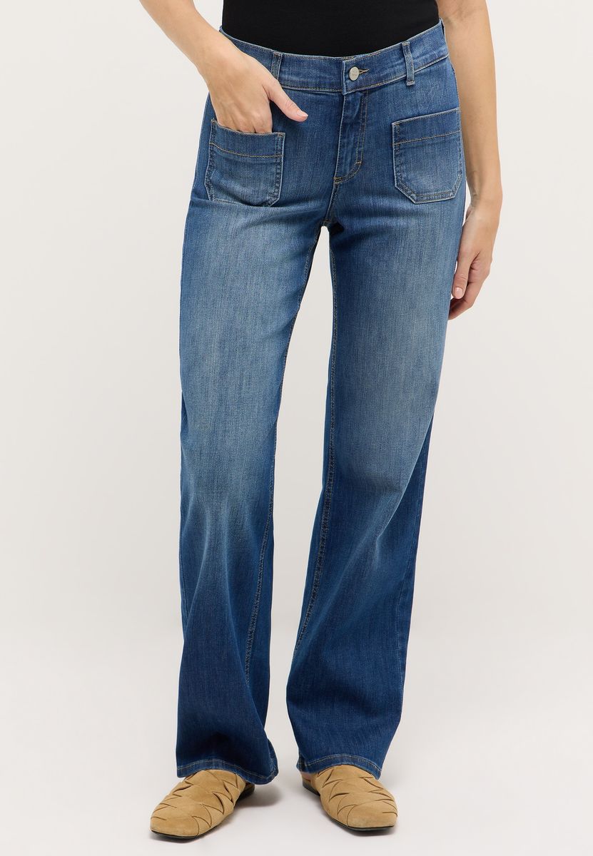 Weit geschnittene Jeans mit aufgesetzten Taschen