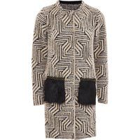 Lange Strickjacke mit geometrischem Muster