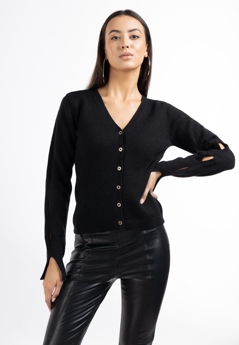 Strickjacke mit V-Ausschnitt und Ärmelausschnitten