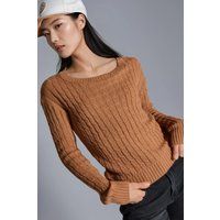 Zeitloser Zopfstrickpullover mit U-Boot-Ausschnitt