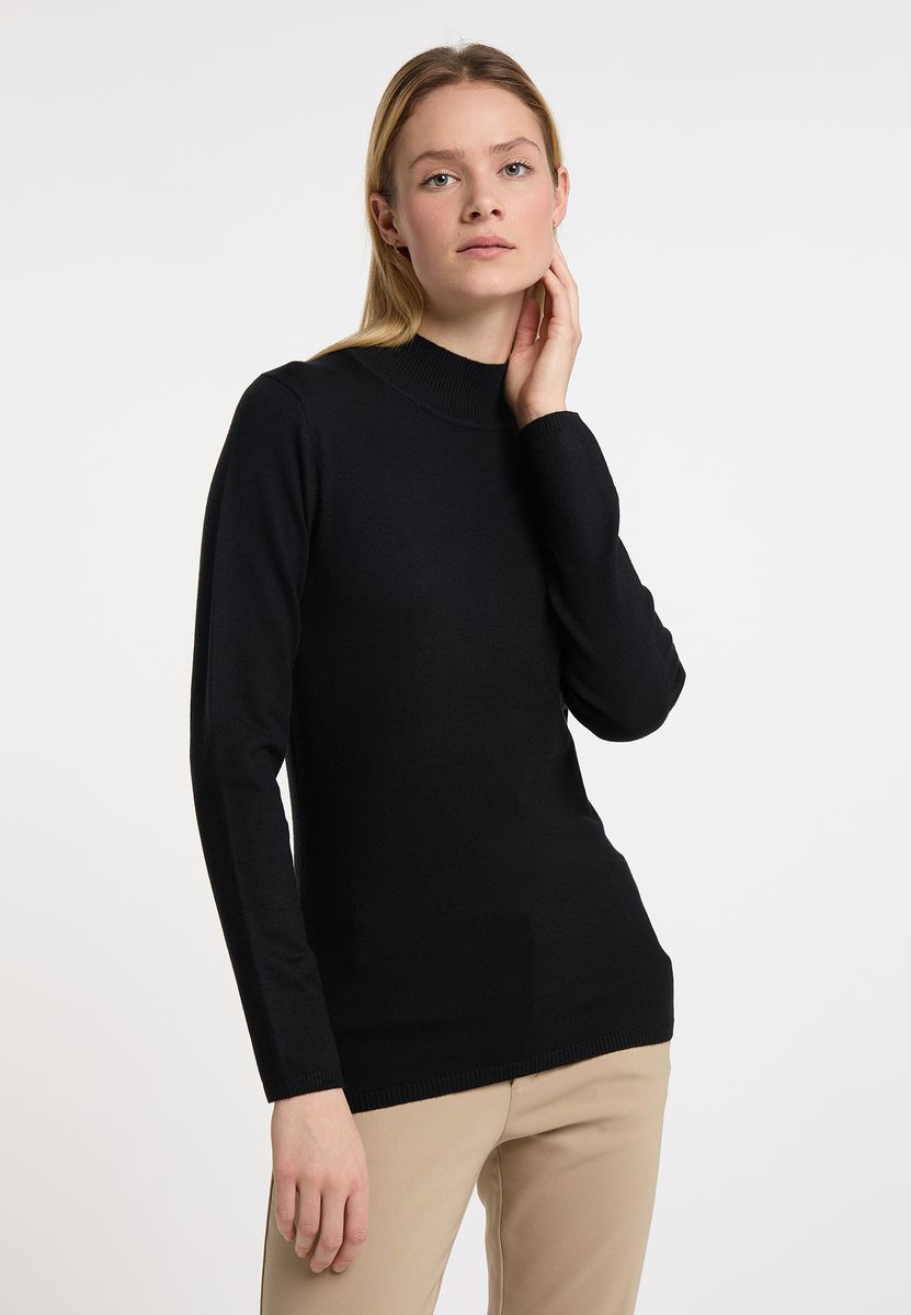 Klassischer Strickpullover mit Stehkragen
