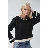 Rippenstrickpullover mit Kontrastkanten