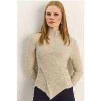 Asymmetrischer Rippstrick-Pullover mit Knöpfen
