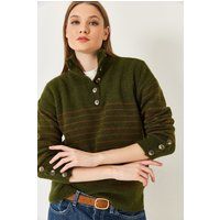 Gestreifter Strickpullover mit Knopfkragen