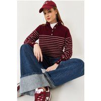 Gestreifter Strickpullover mit Knopfkragen