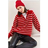 Gestreifter Strickpullover mit Knopfkragen