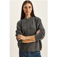Gemütlicher Rippstrickpullover mit Knopfkragen