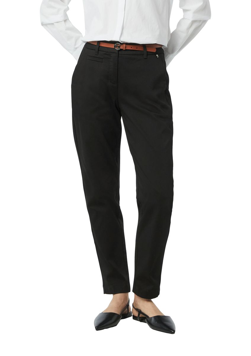 Schmale Chinohose mit Gürtel