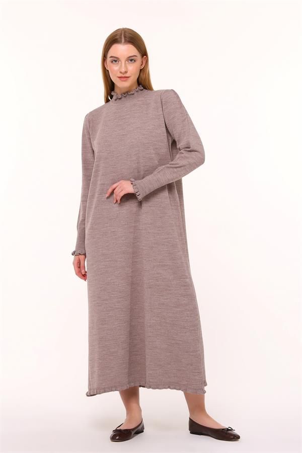 Strick-Maxikleid mit Rüschendetails