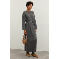 Rippstrick-Maxikleid mit Bindegürtel