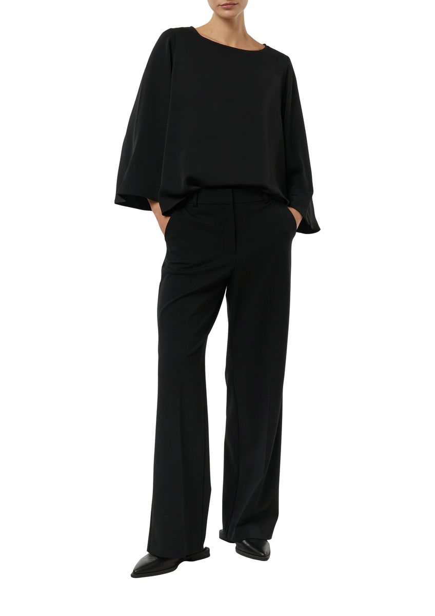 Elegante fließende Bluse mit Cape-Ärmeln