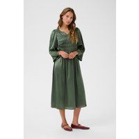 Gesmoktes Satin-Midikleid