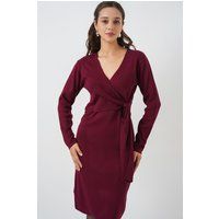 Elegantes Strick-Midikleid mit Wickeldetail