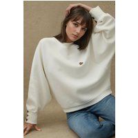 Lockerer Bestickter Pullover mit Herzen
