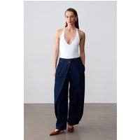 Hochtaillierte Wickeljeans mit weitem Bein