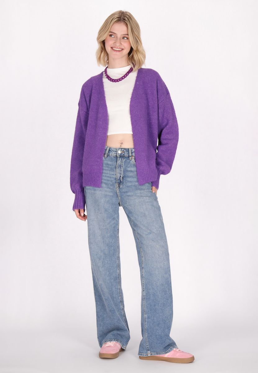 Weiche flauschige Strickjacke mit V-Ausschnitt