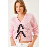 Cropped-Cardigan mit Zopfmuster und Schleifen