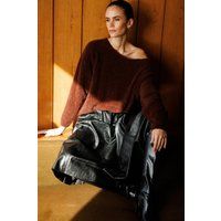 Weicher Strickpullover mit asymmetrischer Schulter