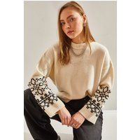 Jacquard-Strickpullover mit Ärmelstickerei
